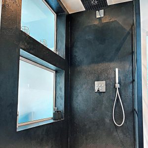 Fugenlose Dusche in Anthrazit